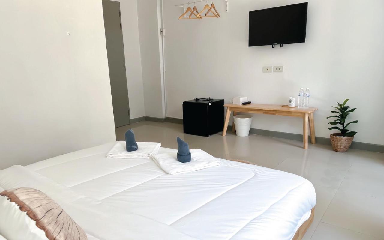 Baobab Hotel Patong Bagian luar foto